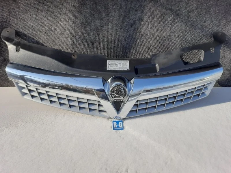 Решетка радиатора Opel Astra H 2009 GTC