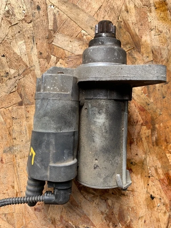 Стартер Volkswagen Golf 5