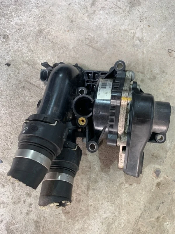 Помпа Audi A4 B8