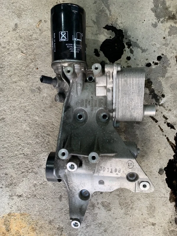 Кронштейн генератора и компрессора кондиционера Volkswagen Tiguan