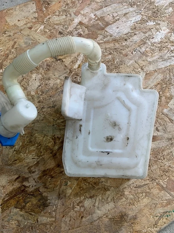 Бачок омывателя Volkswagen Golf 2003-2009 5