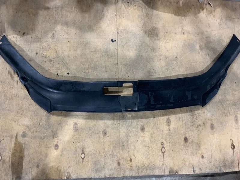 Кожух замка капота Audi Q7 2005-2009