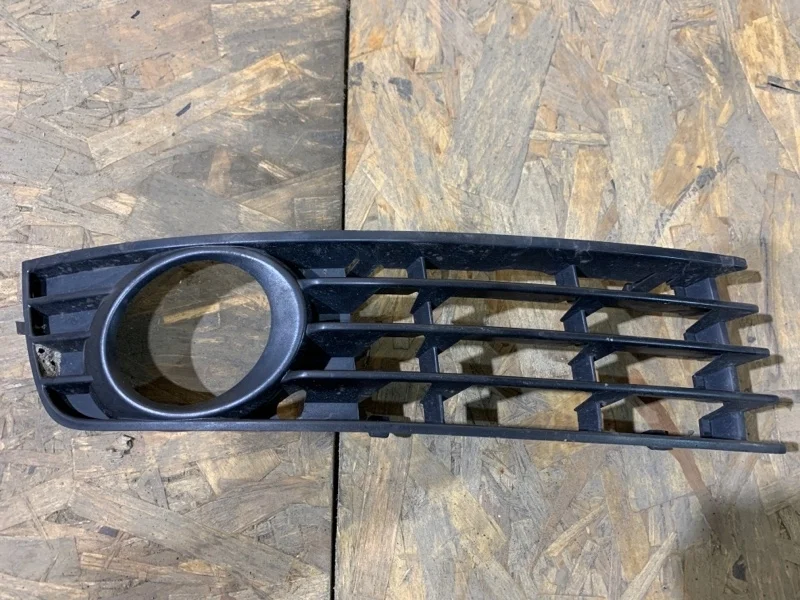 Решетка птф Audi A4 2000-2006 B6