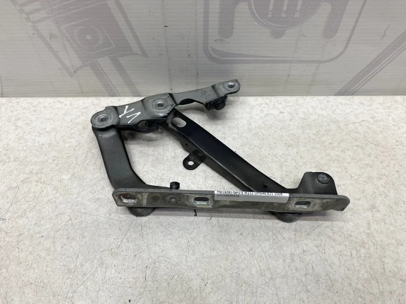 Петля капота правая Mercedes-benz 2008 W211