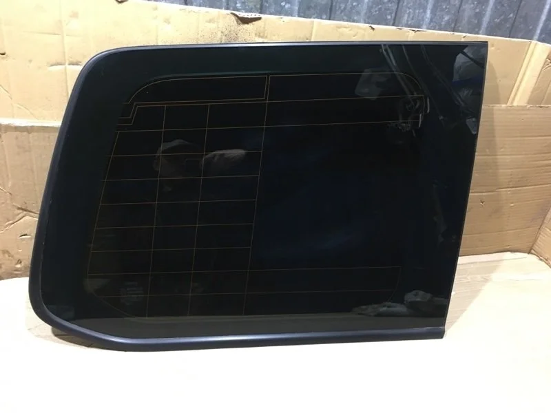 Стекло кузовное глухое правое TOYOTA Land Cruiser 2011 6271060B00 URJ200 1VD-FTV 4.5