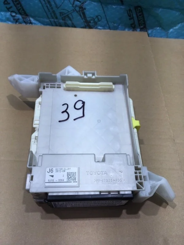 Блок предохранителей LEXUS ES200 2016 8273033G91 XV60 6AR-FSE