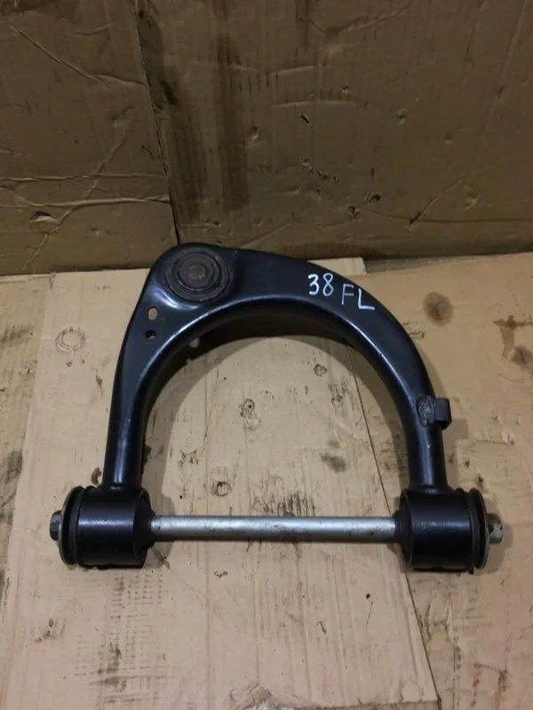 Рычаг передний верхний левый Toyota Land Cruiser 2011 4863060030 URJ200 1VD-FTV 4.5