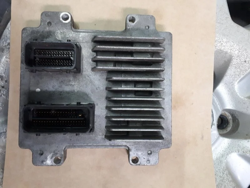 Блок управления двигателем Opel Astra 2011 J