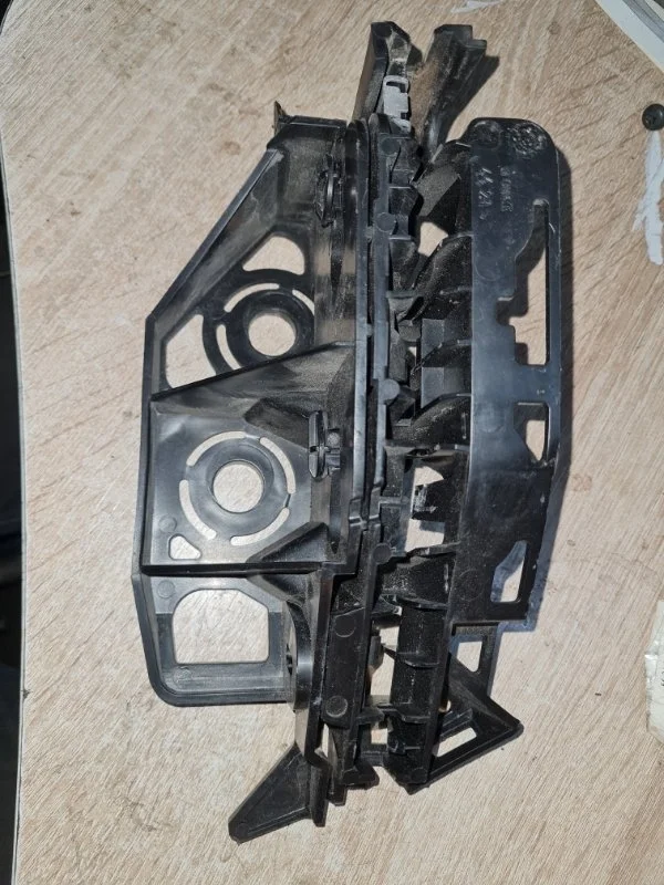 Кронштейн бампера Peugeot 308 2011 4C