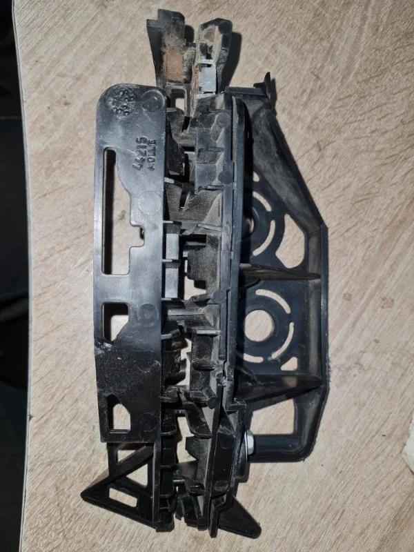 Кронштейн бампера Peugeot 308 2011 4C