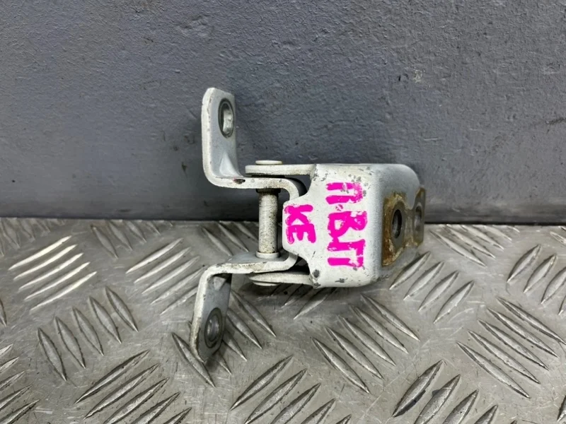 Петля двери Mazda CX-5 KE