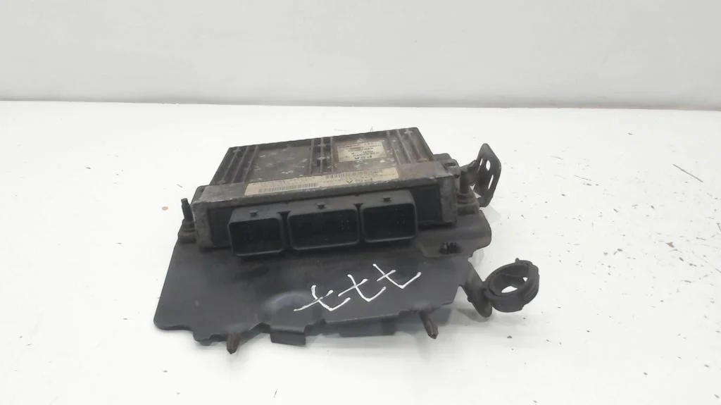 Блок управления двигателем Peugeot 206