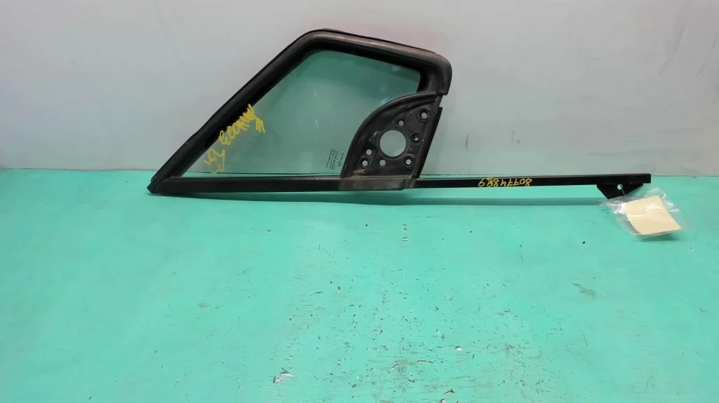 Стекло двери передней правой в Citroen Berlingo