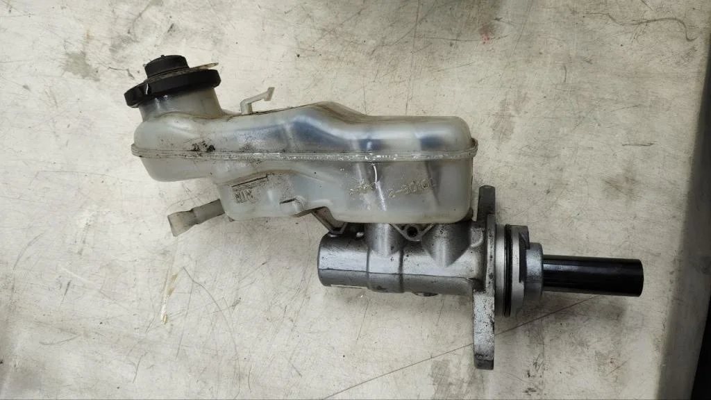 Цилиндр тормозной главный в Toyota Corolla