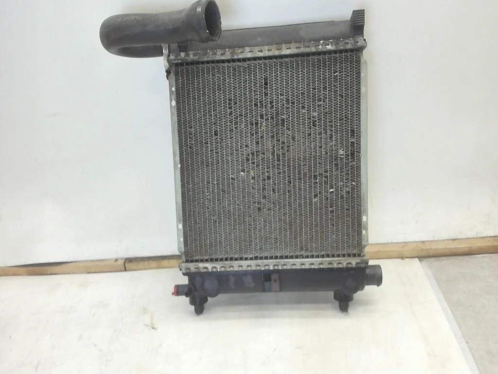 Радиатор охлаждения двигателя