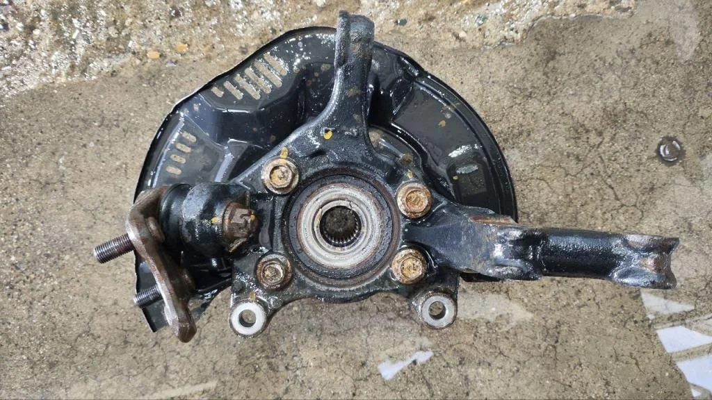 Кулак поворотный левый Toyota Corolla