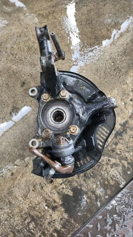 Кулак поворотный правый Toyota Corolla