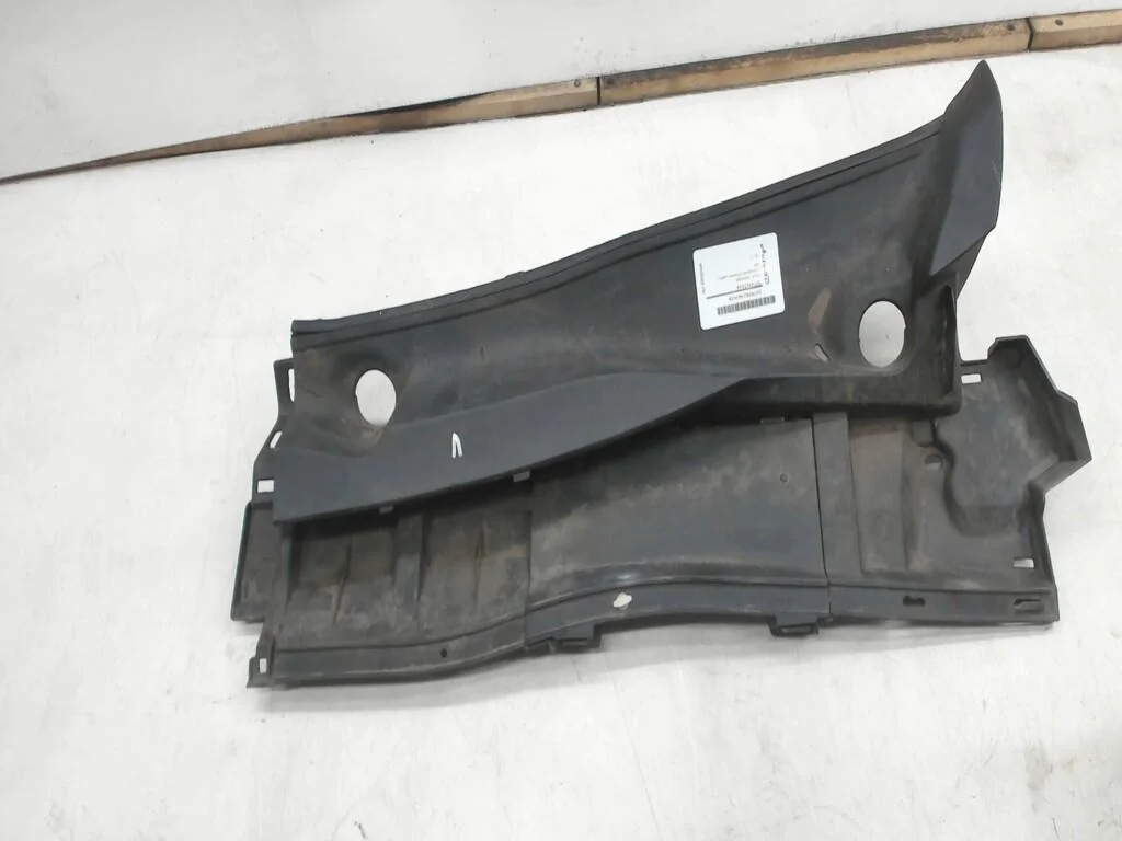 Кожух трапеции Toyota Corolla