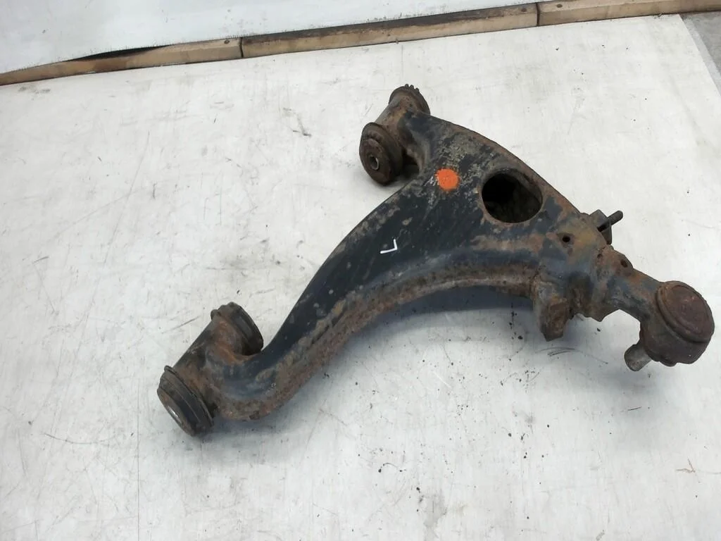 Рычаг передний левый поперечный