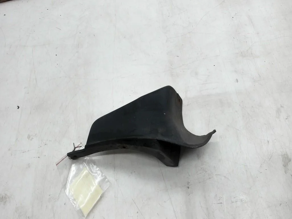 Брызговик передний левый Toyota Corolla