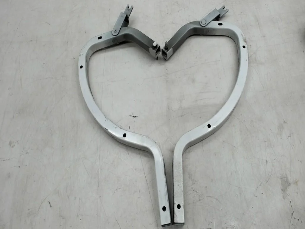 Петля багажника Л=П Toyota Corolla