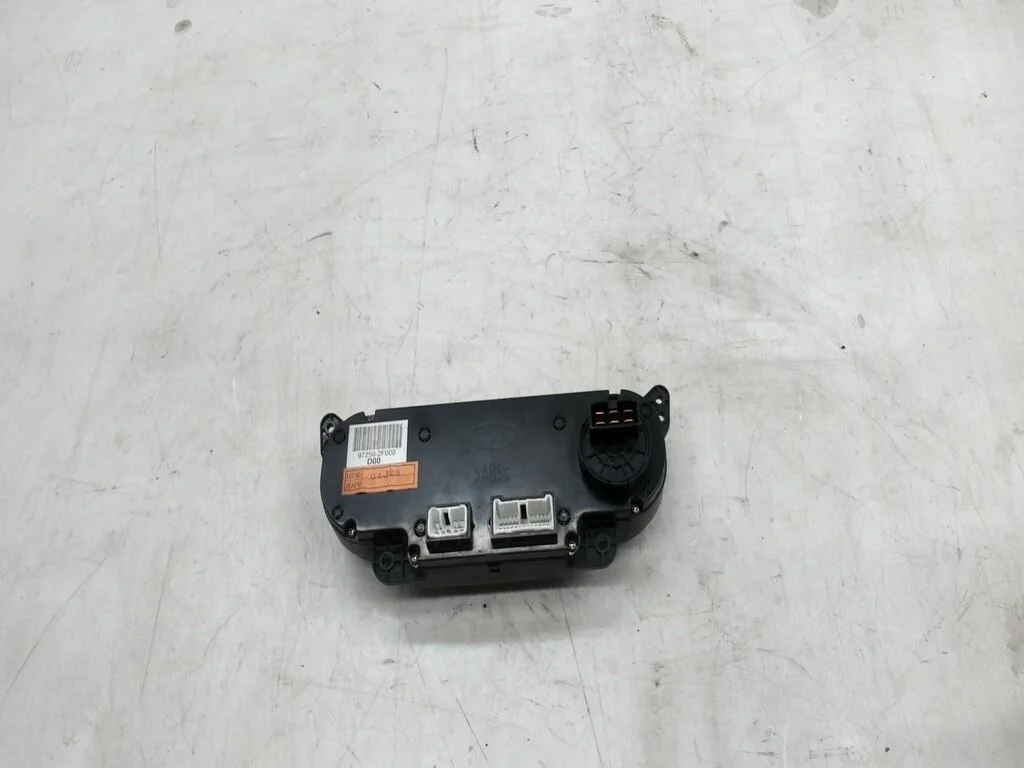 Блок управления отопителем в Kia Cerato