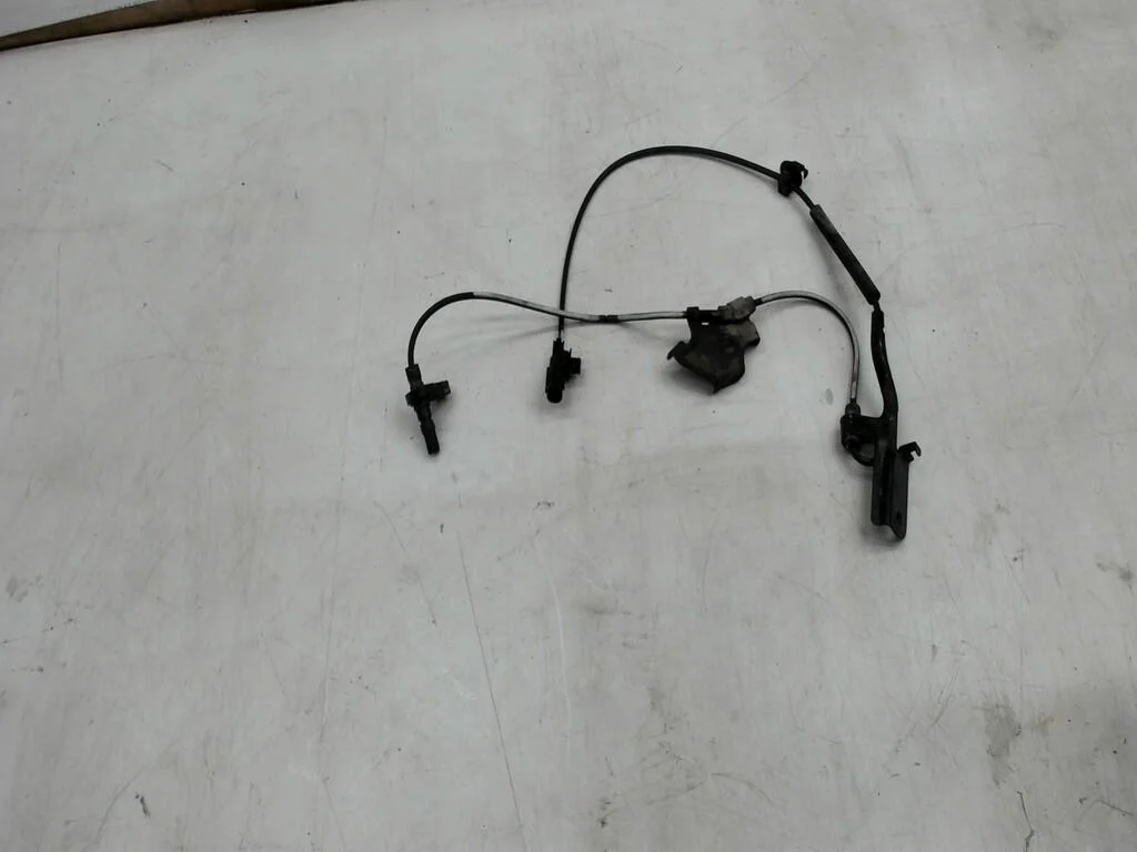 Датчик АБС передний левый Toyota Corolla