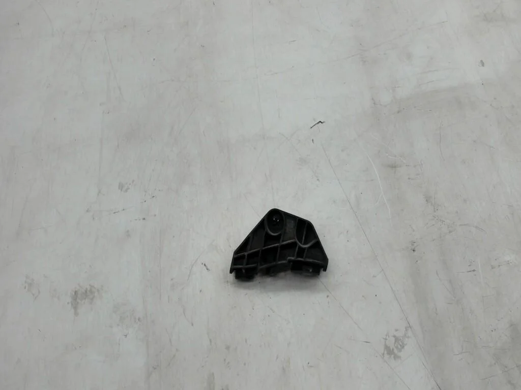 Кронштейн бампера заднего правый Toyota Corolla