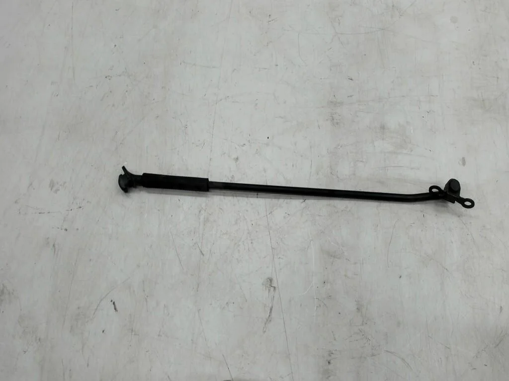 Упор капота Kia Cerato