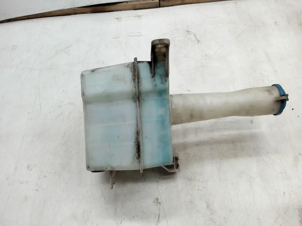 Бачок стеклоомывателя с мотором Hyundai Sonata