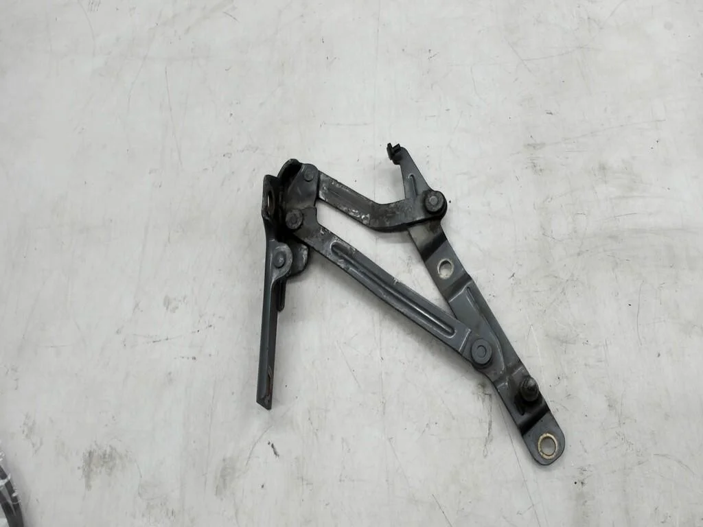 Петля багажника левая Hyundai Sonata