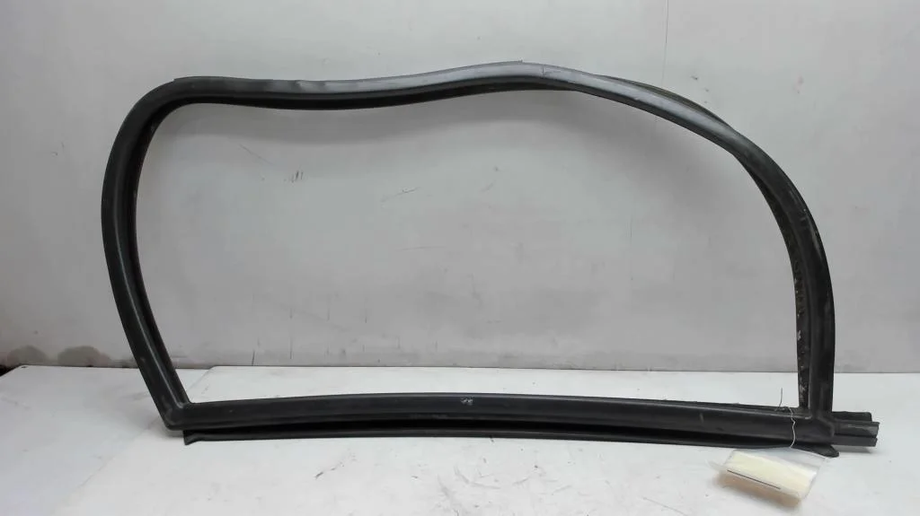 Уплотнитель стекла двери Peugeot Boxer