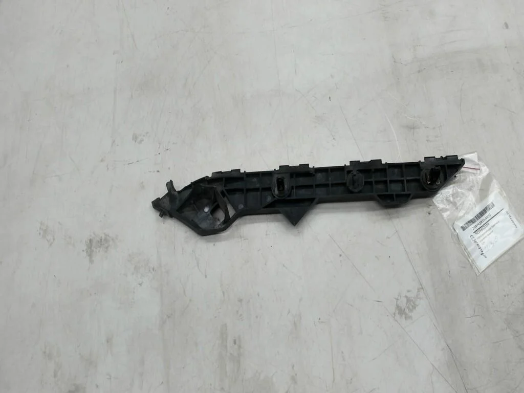 Направляющая бампера заднего Toyota Corolla