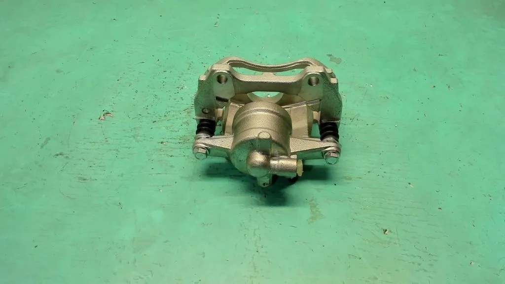 Суппорт передний левый 1.4 Fiat Doblo