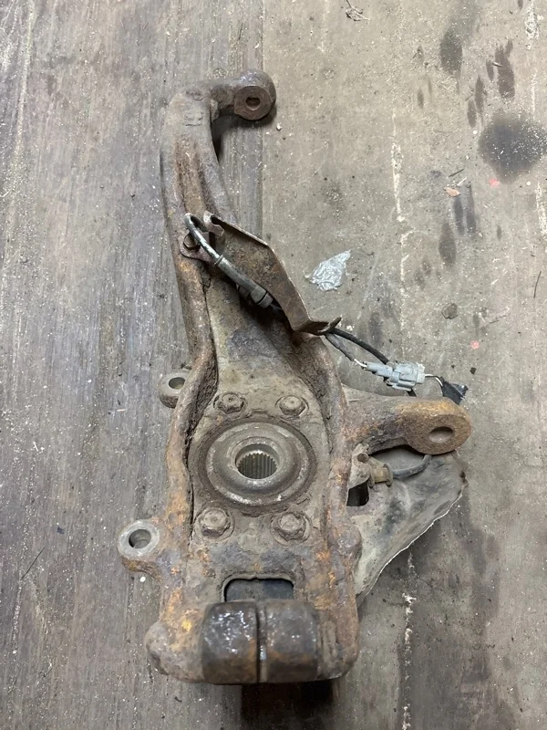 Кулак поворотный левый Nissan Navara (D40) 2004-2015 2011 400155X00C 2.5 D YD25DDTI