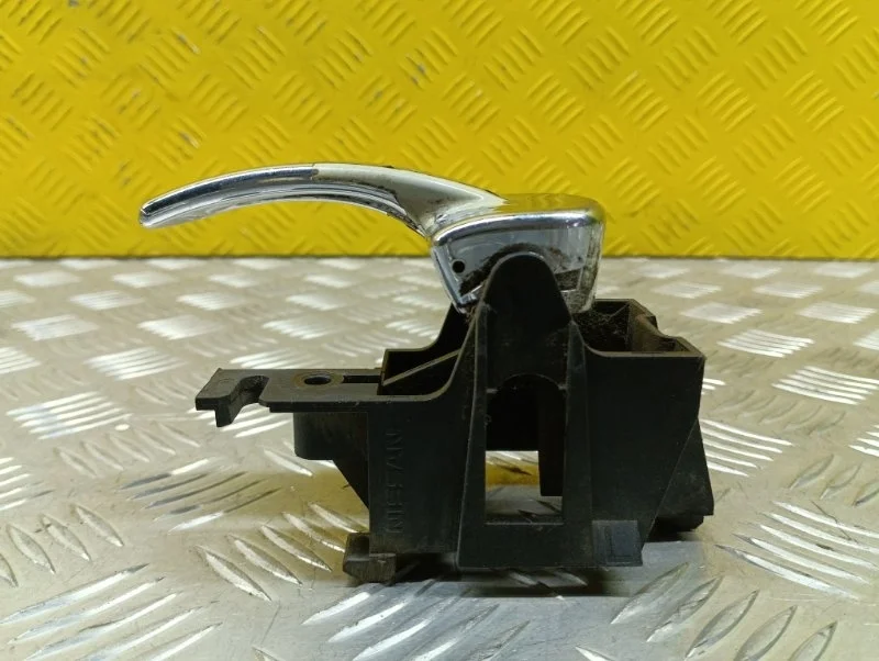 Ручка двери внутренняя передняя левая Nissan Navara (D40) 2004-2015 2007 80671EB320 ПИКАП 2.5 D YD25DDTI