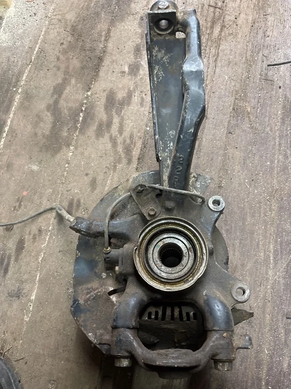 Кулак поворотный правый Toyota Hilux (2005-2015) 2012 432110K030 3.0 D 1KDFTV