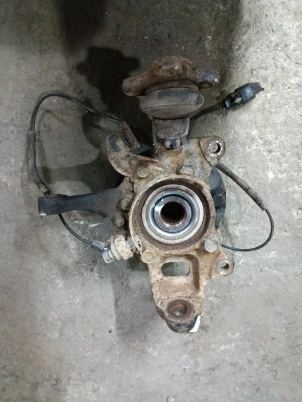 Кулак поворотный правый Mitsubishi L200 (2006-2015) 2011 MR992378 ПИКАП 2.5 D 4D56