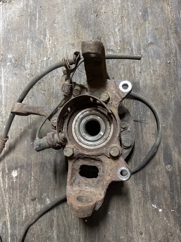 Кулак поворотный правый Mitsubishi L200 (2006-2015) 2006 MR992378 ПИКАП 2.5 D 4D56