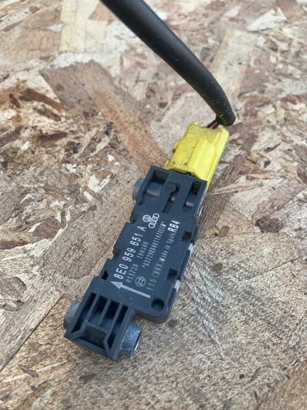 Датчик удара Audi A4 2004-2009 B7