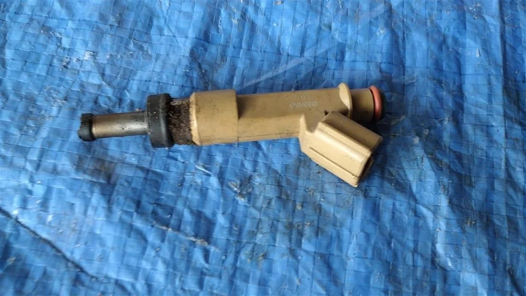 Б.у. форсунка топливная TOYOTA NOAH ZRR70 TOYOTA NOAH ZRR70