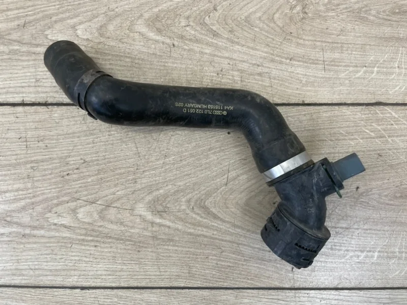 Шланг охлаждающей жидкости Audi Q7 2007-2015 4L