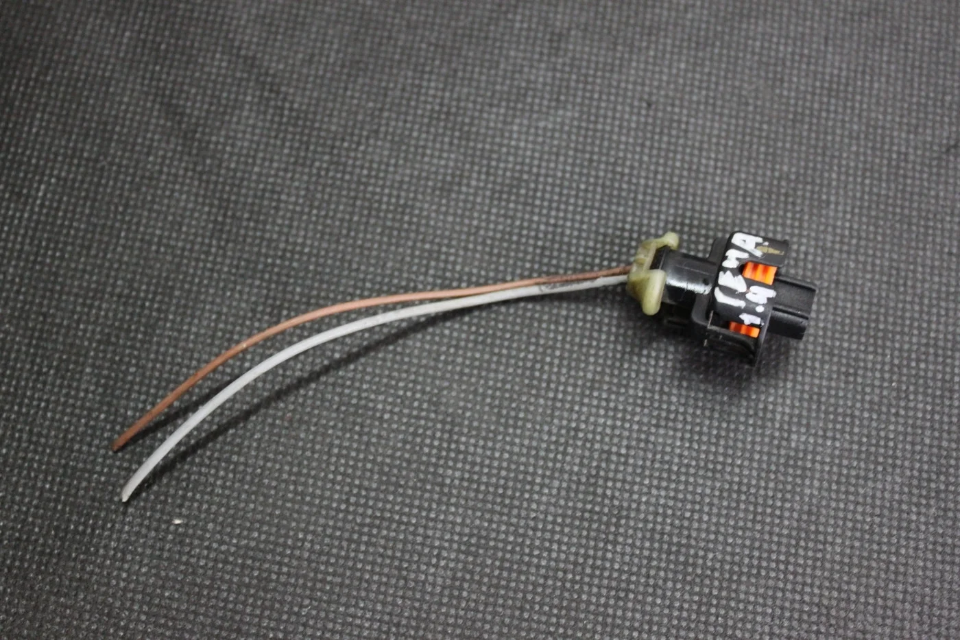 Разъем генератора A16XER, A14NET Опель Астра J