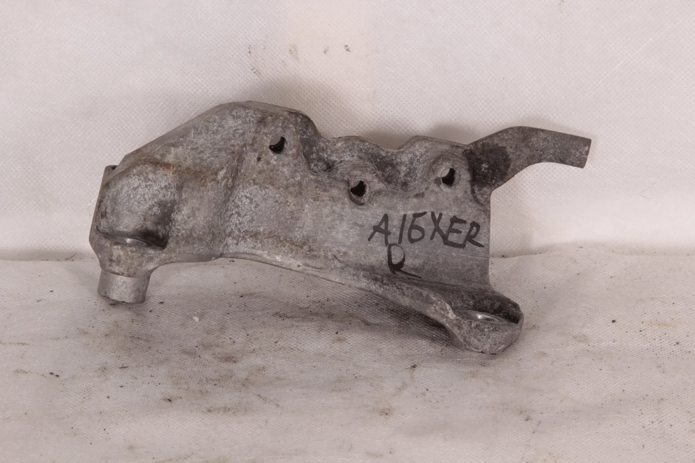 Кронштейн двигателя правый A16XER Опель Астра J