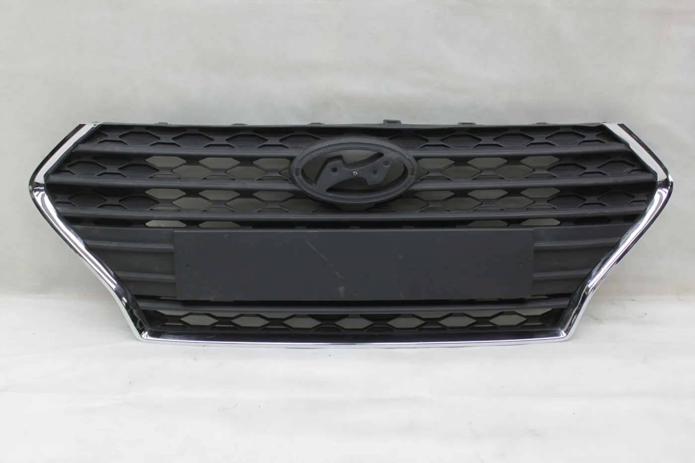 Решетка радиатора новая Хендай Солярис 2 2017-