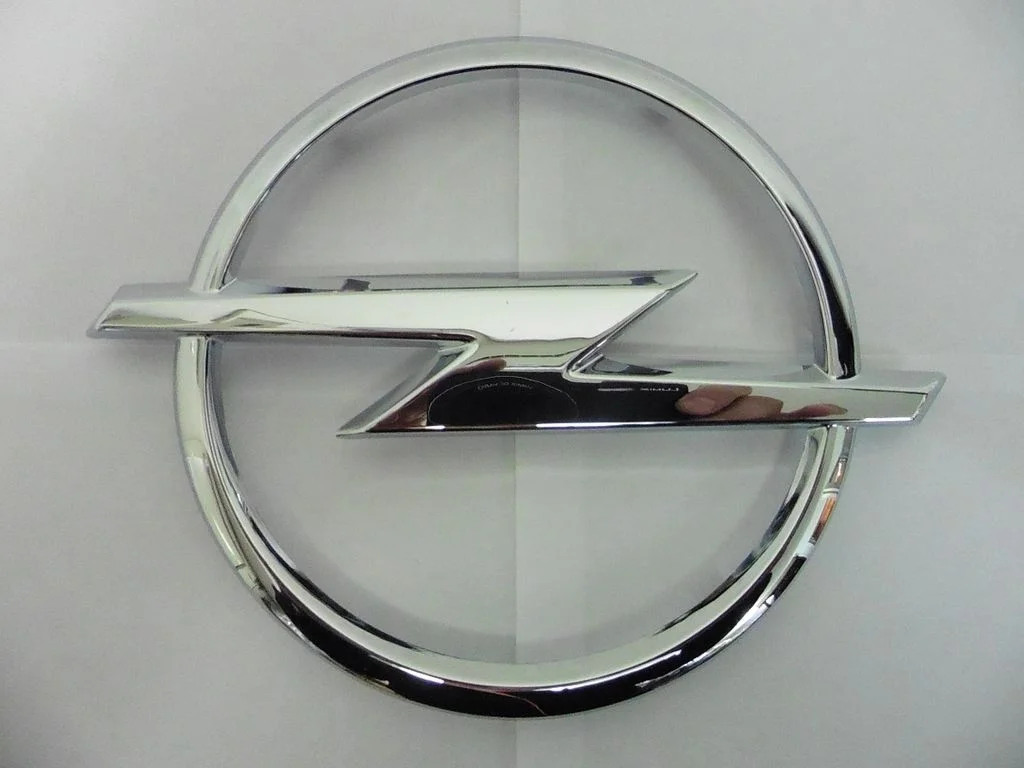 Эмблема решетки радиатора новая GM Опель Астра Н