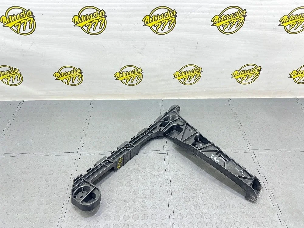 Кронштейн заднего бампера правый Audi A4 B9 (2015—2020)