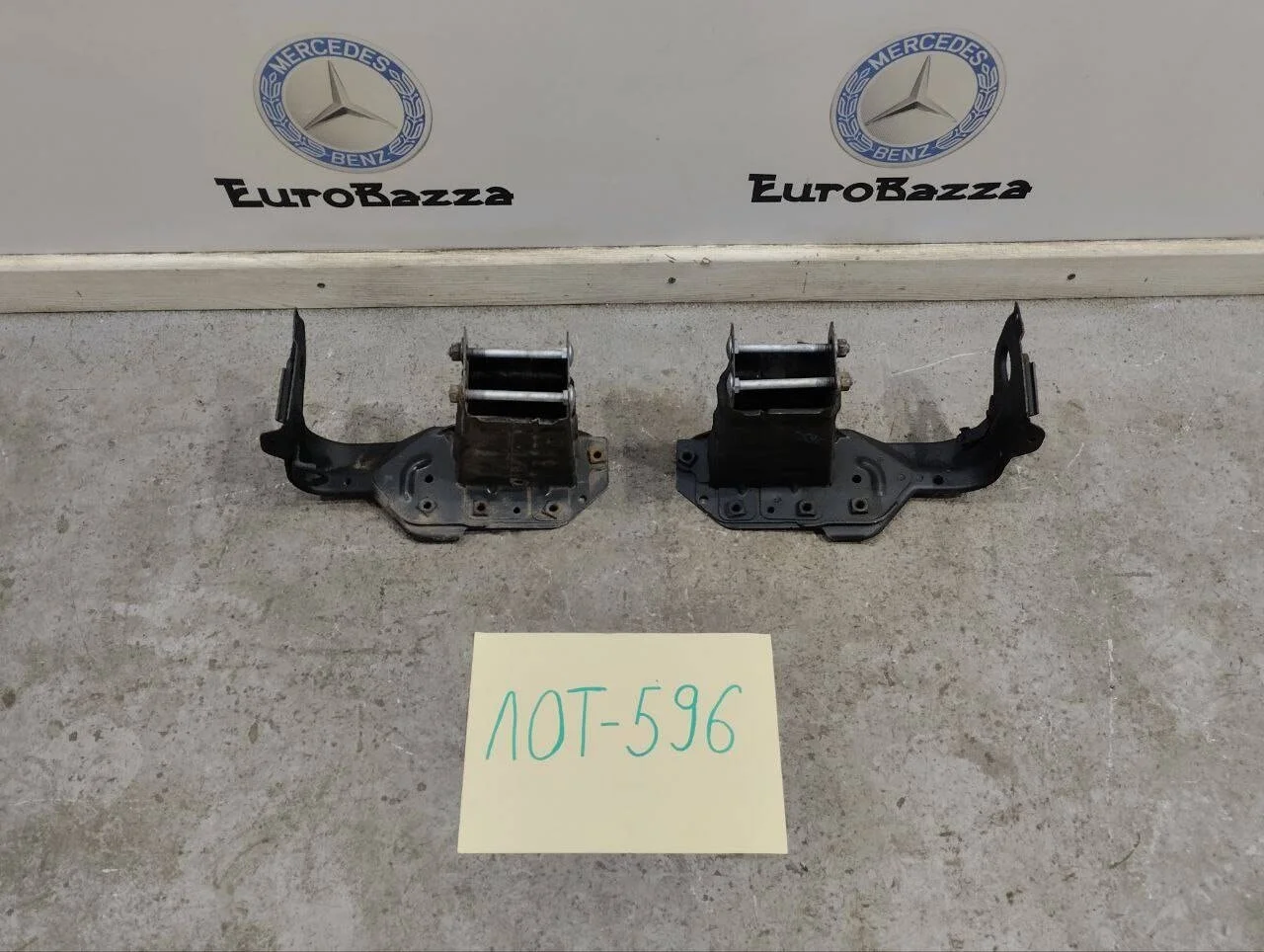 Лонжерон телевизора с болтами Mercedes W203