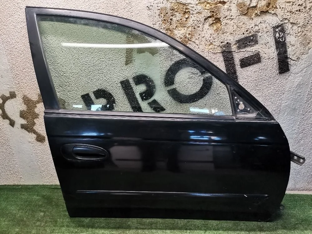 Дверь передняя правая на Toyota Avensis лифтбэк