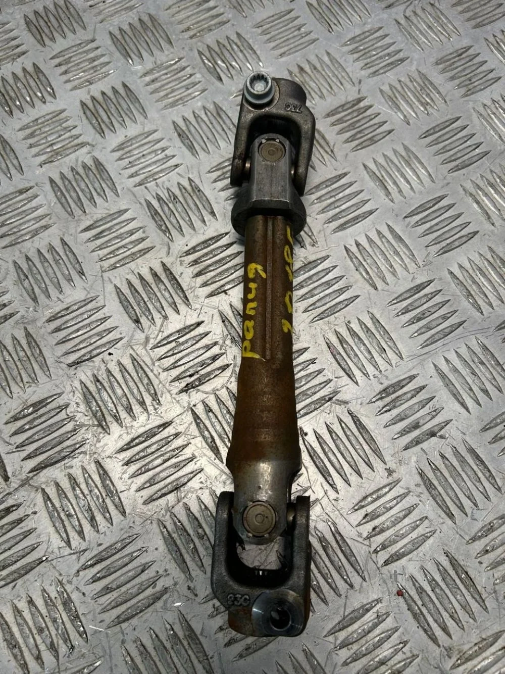 Рулевой карданчик Skoda Rapid